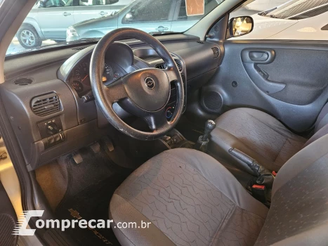 CORSA 1.0 MPFI Maxx Sedan 8V