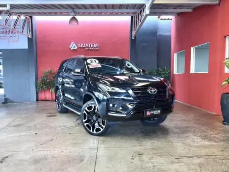 Toyota HILUX SW4 2.8 D-4D TURBO DIESEL SRX 7L 4X4 AUTOMÁTICO 4 portas