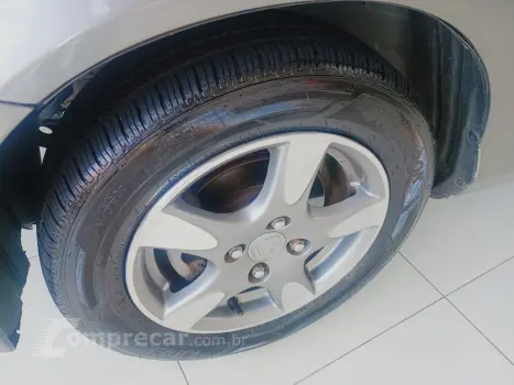 Fit 1.4 16V 4P LX FLEX