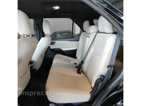 HILUX SW4 2.8 D-4D TURBO DIESEL DIAMOND 7L 4X4 AUTOMÁTICO