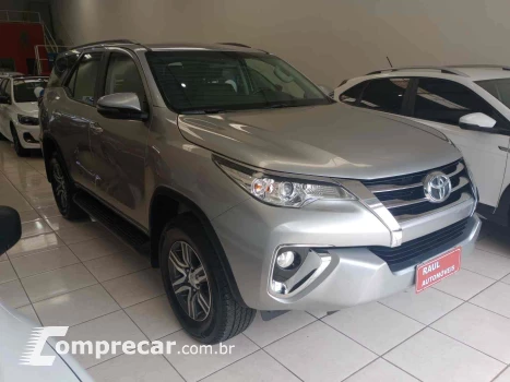 Toyota HILUX SW4 2.7 SR 7 Lugares 4X2 16V 4 portas