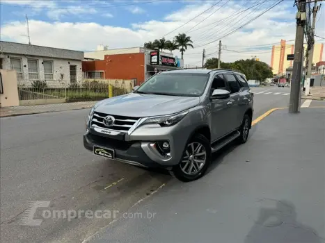 Toyota HILUX SW4 2.8 SRX 4X4 7 Lugares 16V Turbo Intercooler 4 portas