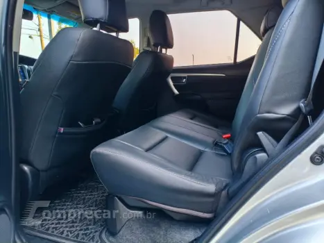 HILUX SW4 2.7 SR 7 Lugares 4X2 16V