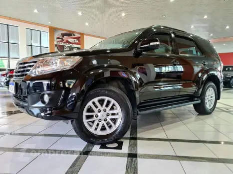 Toyota HILUX SW4 SR 4X2 2.7 AUT 4 portas