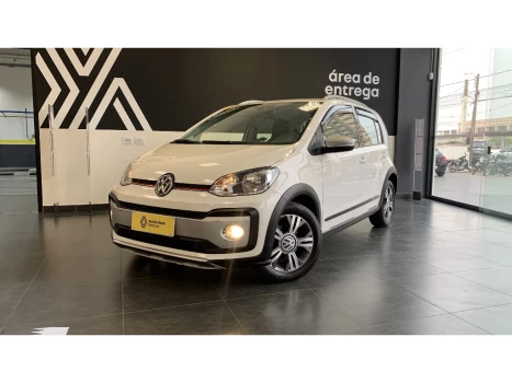 Volkswagen UP 1.0 CROSS TSI TOTAL 12V 5P FLEX 4 portas