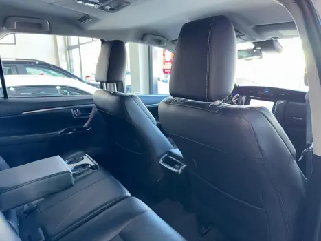 HILUX SW4 2.8 D-4d Turbo SRX 7L 4X4