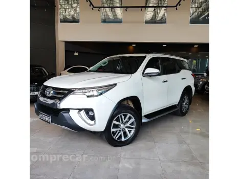 Toyota HILUX SW4 2.8 SRX 4X4 7 LUGARES 16V TURBO INTERCOOLER DIESEL 4 portas