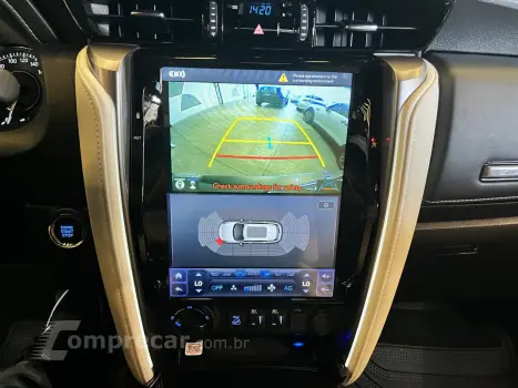 Hilux SW4 2.8 4P SRX 4X4 DIAMOND 7 LUGARES TURBO DIESEL AUTO