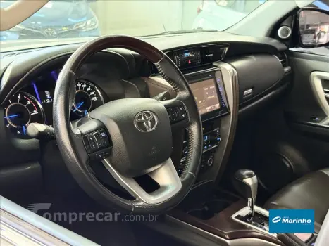 HILUX SW4 2.8 SRX 4X4 7 LUGARES 16V TURBO INTERCO