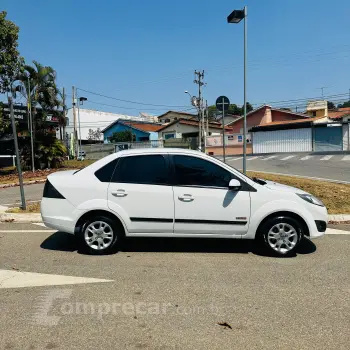 FIESTA 1.6 MPI Class Sedan 8V
