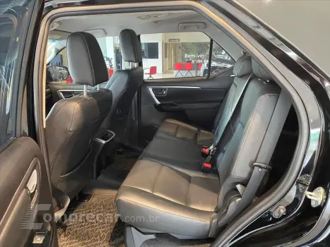 HILUX SW4 2.8 D-4D TURBO DIESEL SRX PLATINUM 7L 4