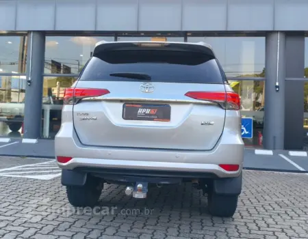 HILUX SW4 2.7 SR 7 Lugares 4X2 16V