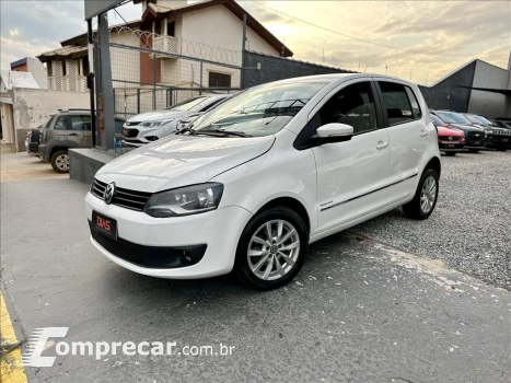 Volkswagen FOX 1.6 MI Highline 8V 4 portas