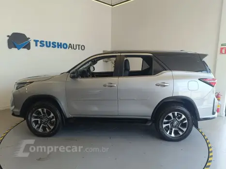 HILUX SW4 2.8 D-4D TURBO SRX PLATINUM 7L 4X4 AUTOMÁTICO