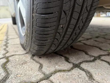 POLO SEDAN - 1.6 MI 8V 4P MANUAL