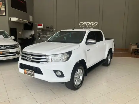 Toyota Hilux Caminhonete 2.8 16V SRV 4X4 DIESEL CABINE DUPLA AUTOMÁ 4 portas