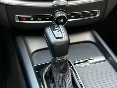 XC60 2.0 T5 Momentum AWD Geartronic