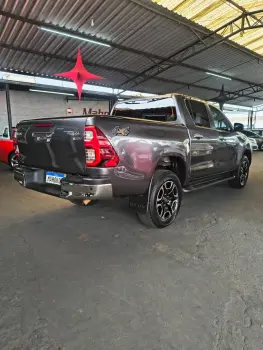 Hilux CD SRV 4x4 2.8 TDI Diesel Aut.