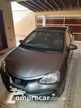 Toyota ETIOS 1.5 XS Sedan 16V 4 portas