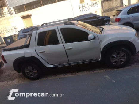 Renault DUSTER OROCH Dyna. 2.0 Flex 16V Aut. 4 portas