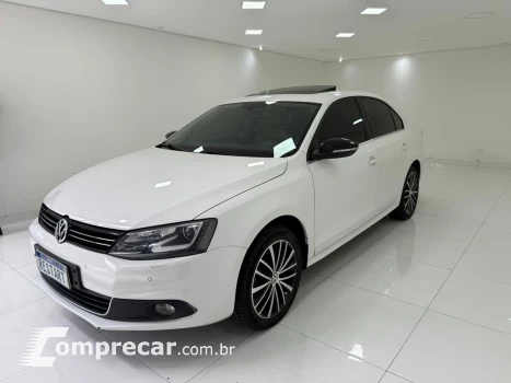 Volkswagen JETTA 2.0 TSI Highline 211cv 4 portas