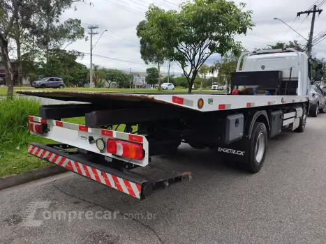 Accelo 1017 + Plataforma Engetruck