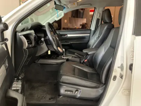 Hilux Caminhonete 2.8 16V SRV 4X4 DIESEL CABINE DUPLA AUTOMÁ