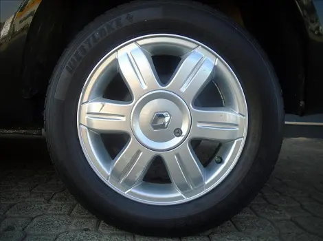 LOGAN 1.6 EXPRESSION 16V FLEX 4P AUTOMÁTICO