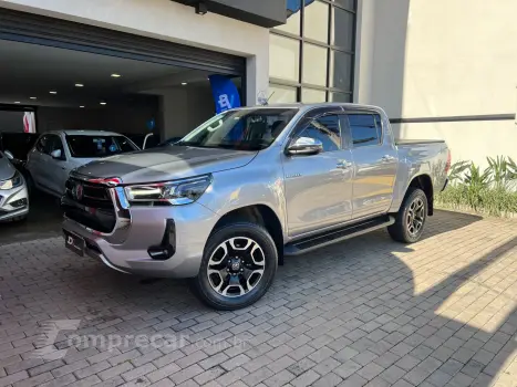Toyota HILUX 2.8 D-4d Turbo CD SRX 4X4 4 portas