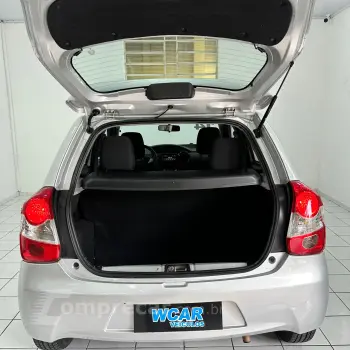 ETIOS HB X ETIOS HB X