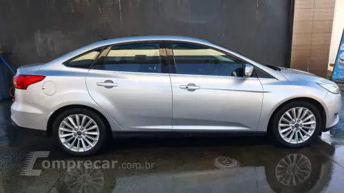 FOCUS 2.0 Titanium Fastback 16V