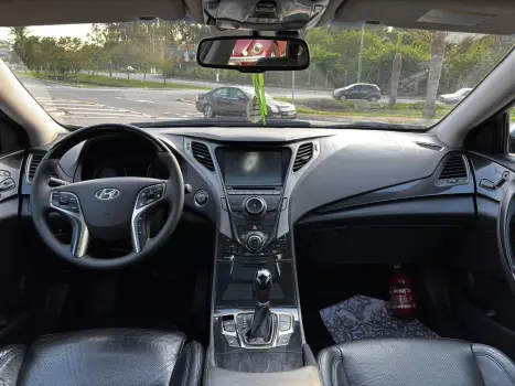 AZERA 3.0 MPFI GLS V6 24V