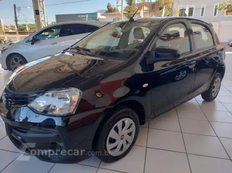 Toyota Etios Hatch 1.3 16V 4P FLEX X 4 portas