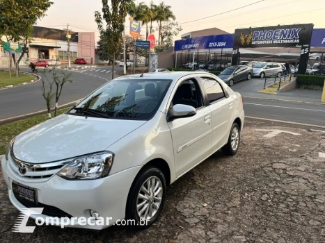 Toyota ETIOS 1.5 XLS Sedan 16V 4 portas