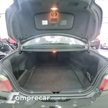 545I 4.4 Sedan V8 32V