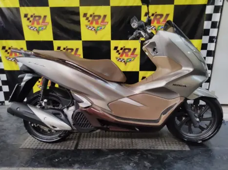 PCX 150 DLX