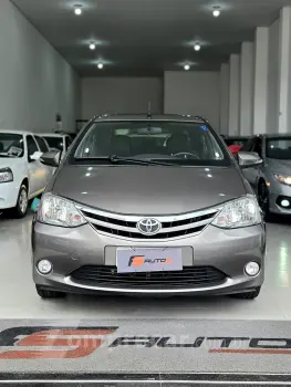 Toyota ETIOS 1.5 XLS Sedan 16V 4 portas