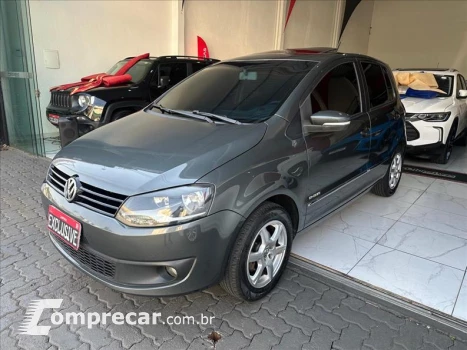 Volkswagen FOX 1.6 MI Highline 8V 4 portas