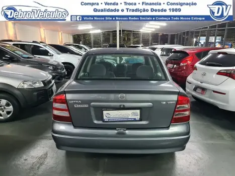 ASTRA 1.8 MPFI Millenium II Sedan 8V