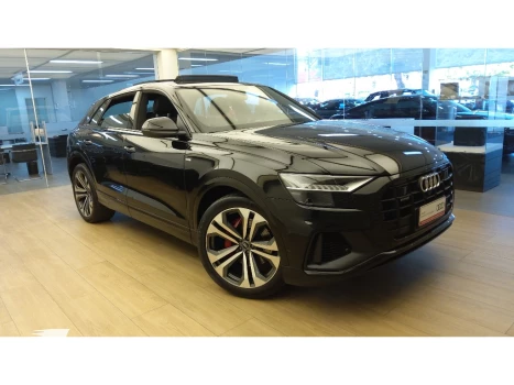 Audi Q8 3.0 TFSI GASOLINA PERFORMANCE BLACK QUATTRO TIPTRONIC 4 portas