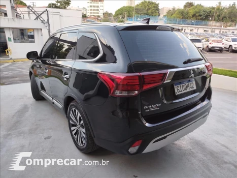 OUTLANDER 2.2 MIVEC DI-D DIESEL HPE-S AWD AUTOMÁT