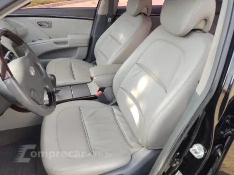 AZERA 3.3 MPFI GLS Sedan V6 24V