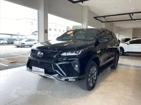 Toyota HILUX SW4 2.8 D-4D TURBO DIESEL DIAMOND 7L 4X4 AU 4 portas