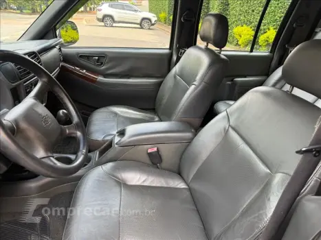 S10 2.4 MPFI Executive 4X2 CD 8V