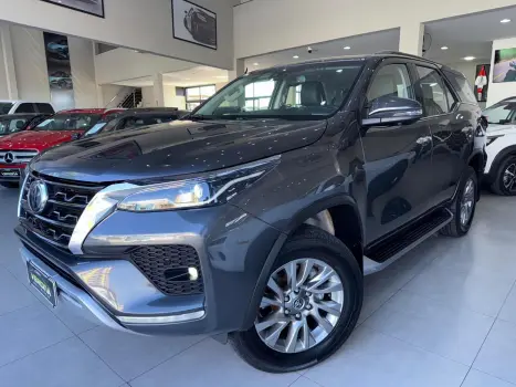 Toyota HILUX SW4 2.8 D-4d Turbo SRX 7L 4X4 4 portas