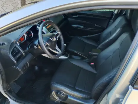 CITY 1.5 LX Sedan 16V