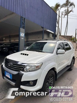 Hilux SW4 SRV D4-D 4x4 3.0 TDI Dies. Aut