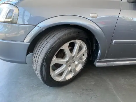 ASTRA 1.8 MPFI Millenium II Sedan 8V