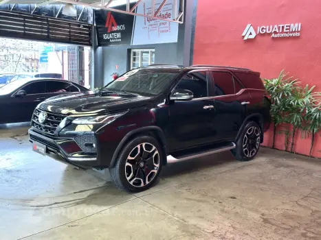 HILUX SW4 2.8 D-4D TURBO DIESEL SRX 7L 4X4 AUTOMÁTICO