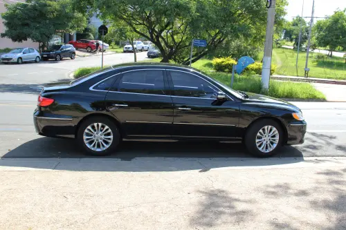 AZERA 3.3 MPFI GLS Sedan V6 24V